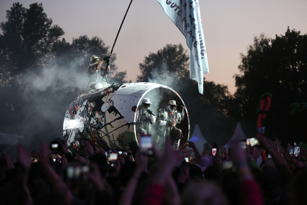 Hört ihr die Signale? Die Festivalband schlechthin. – Deichkind.