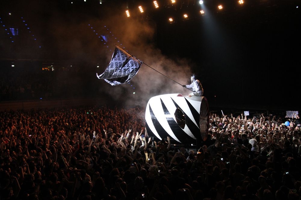 Deichkind – Die Partylawine rollt und rollt und ... – Derbe Show.