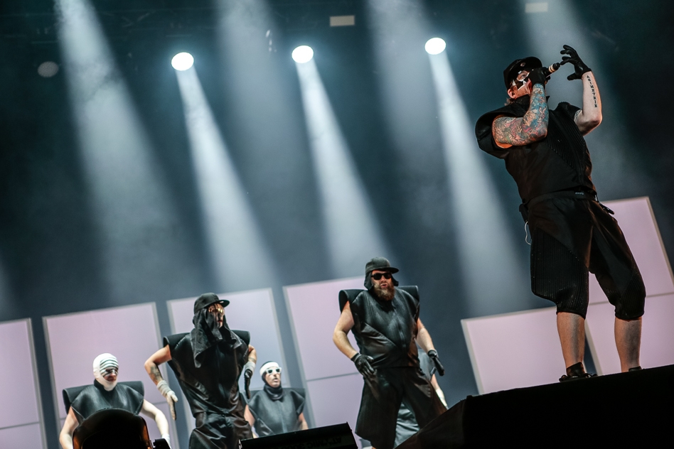 Deichkind – Wenn hier jemand Brain hat, dann ja wohl die Deickinder! – Die Crew.