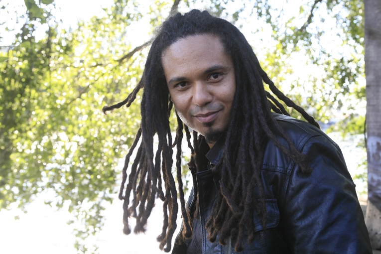 Dellé stellt in Berlin sein Soloalbum vor. – "Before I Grow Old"