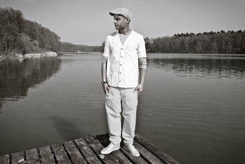 Denyo heißt jetzt Dennis Lisk - und auch sonst ändert sich einiges. – Vom MC zum Singer/Songwriter.