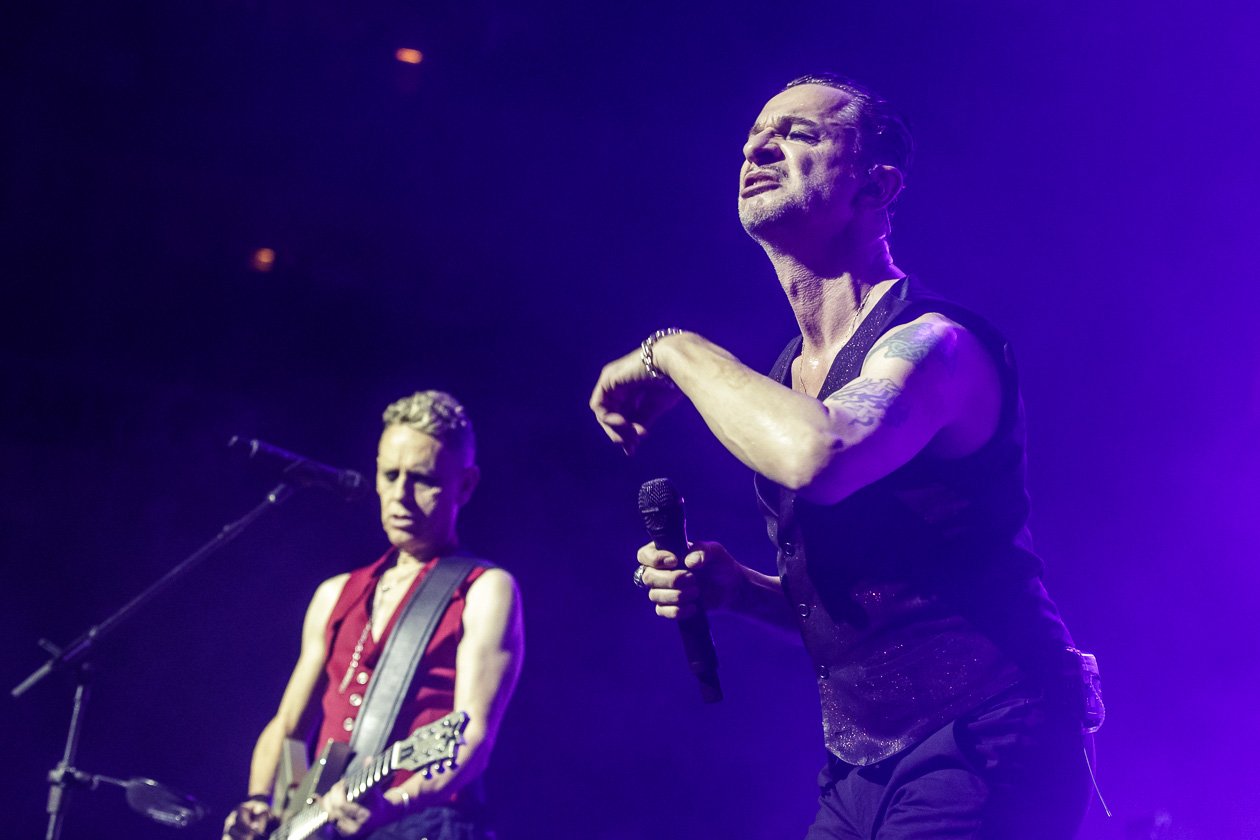 Nach der Stadion-Show im Rheinenergie-Stadion 2017 nun in der Halle: 18.000 Fans bejubelten Depeche Mode. – 18.000 Zuschauer feierten die Synthie-Popper ...
