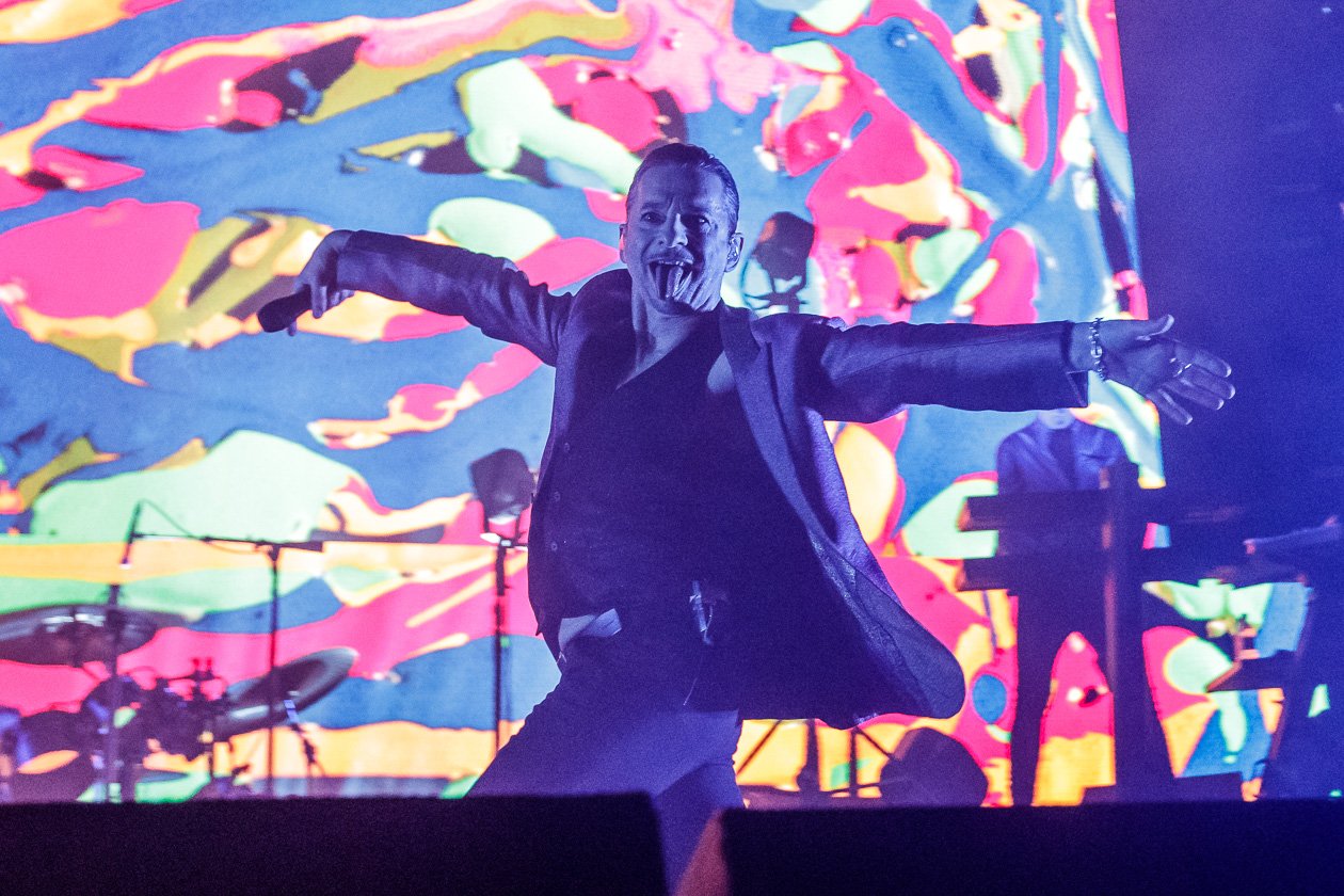 Nach der Stadion-Show im Rheinenergie-Stadion 2017 nun in der Halle: 18.000 Fans bejubelten Depeche Mode. – Good evening, Köln!