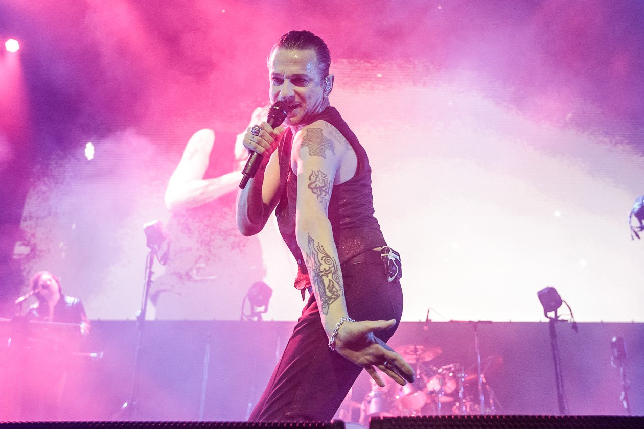 Nach der Stadion-Show im Rheinenergie-Stadion 2017 nun in der Halle: 18.000 Fans bejubelten Depeche Mode. – Der Schwerpunkt liegt auf den großen Hits