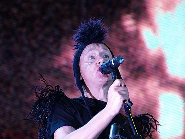 Depeche Mode – Die Synthie-Rocker live im Berner Oberland nach den Sisters Of Mercy und Placebo. – 