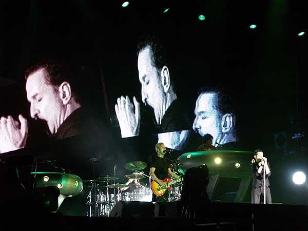 Depeche Mode – Die Synthie-Rocker live im Berner Oberland nach den Sisters Of Mercy und Placebo. – 
