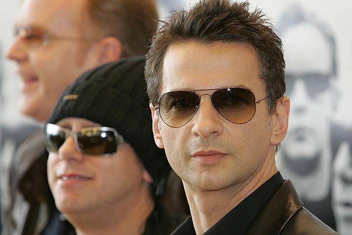 Depeche Mode verkünden ihre nächste Weltumseglung in der Düsseldorfer LTU-Arena. – 
