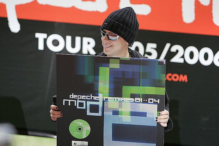 Depeche Mode verkünden ihre nächste Weltumseglung in der Düsseldorfer LTU-Arena. – 