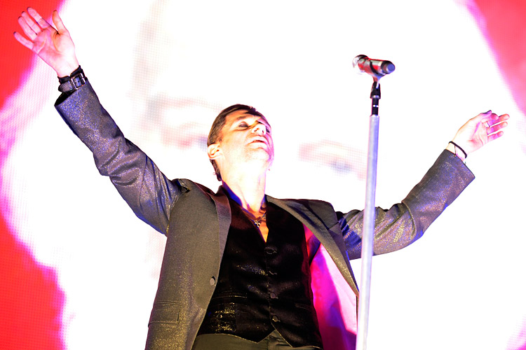 Depeche Mode – Martin, Dave und Andy rocken das Badnerland. – Dave Gahan, Martin Gore und Andy Fletcher betreten kurz nach 21 Uhr...
