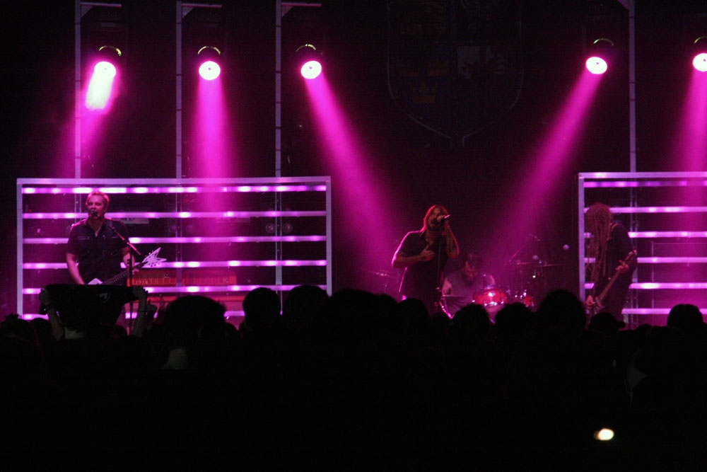 Der W. – Ex-Onkel Stephan Weidner rockt auch mit seiner Soloband die Hallen. – Die Band