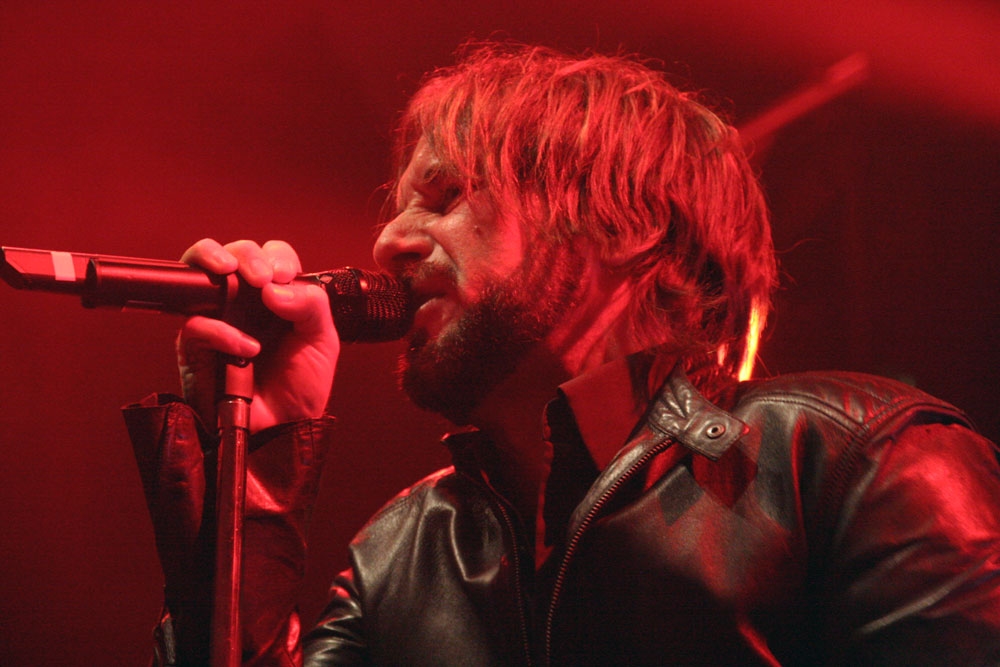 Der W. – Ex-Onkel Stephan Weidner rockt auch mit seiner Soloband die Hallen. – ... und sorgten in Wiesbaden ...