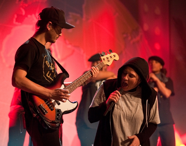 Diam's & Crew beim Live At Easter-Festival. – Nicht ohne Grund in Frankreich Superstars.