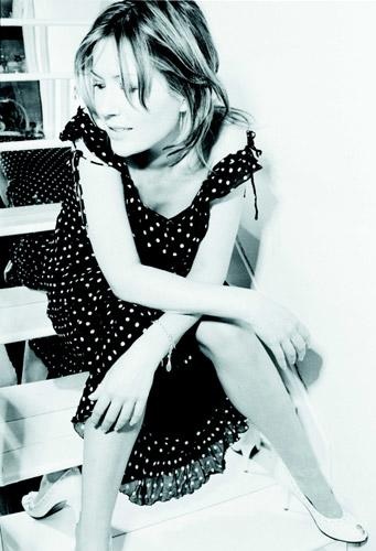 Dido – Die zierliche Blonde in der Linse von Ellen von Unwerth. – 