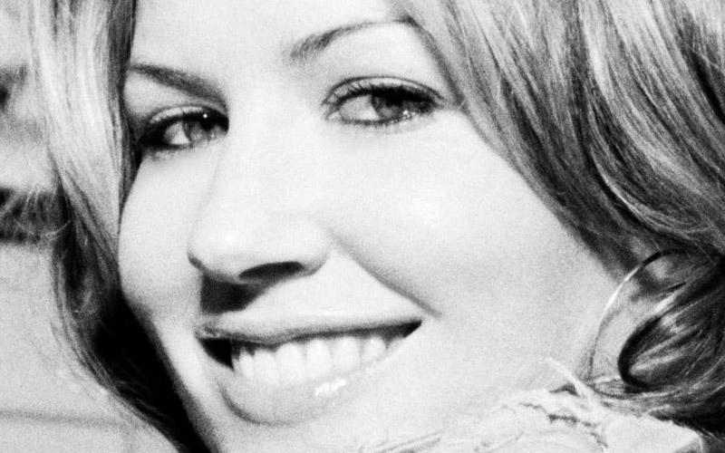 Dido – Die zierliche Blonde in der Linse von Ellen von Unwerth. – 