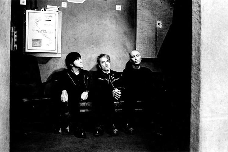 Die Ärzte - bisher rund 700 Konzerte in 15 Jahren netto, genau 20 Tourneen, 18 Alben, 33 Singles und 3 DVDs...! – 