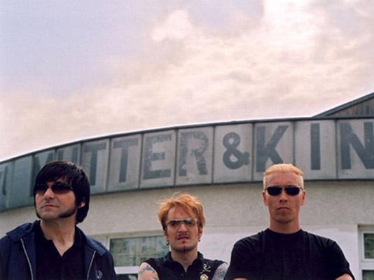 Die Ärzte - bisher rund 700 Konzerte in 15 Jahren netto, genau 20 Tourneen, 18 Alben, 33 Singles und 3 DVDs...! – 