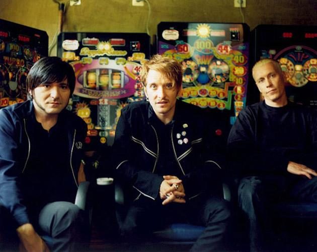 Die Ärzte - bisher rund 700 Konzerte in 15 Jahren netto, genau 20 Tourneen, 18 Alben, 33 Singles und 3 DVDs...! – 