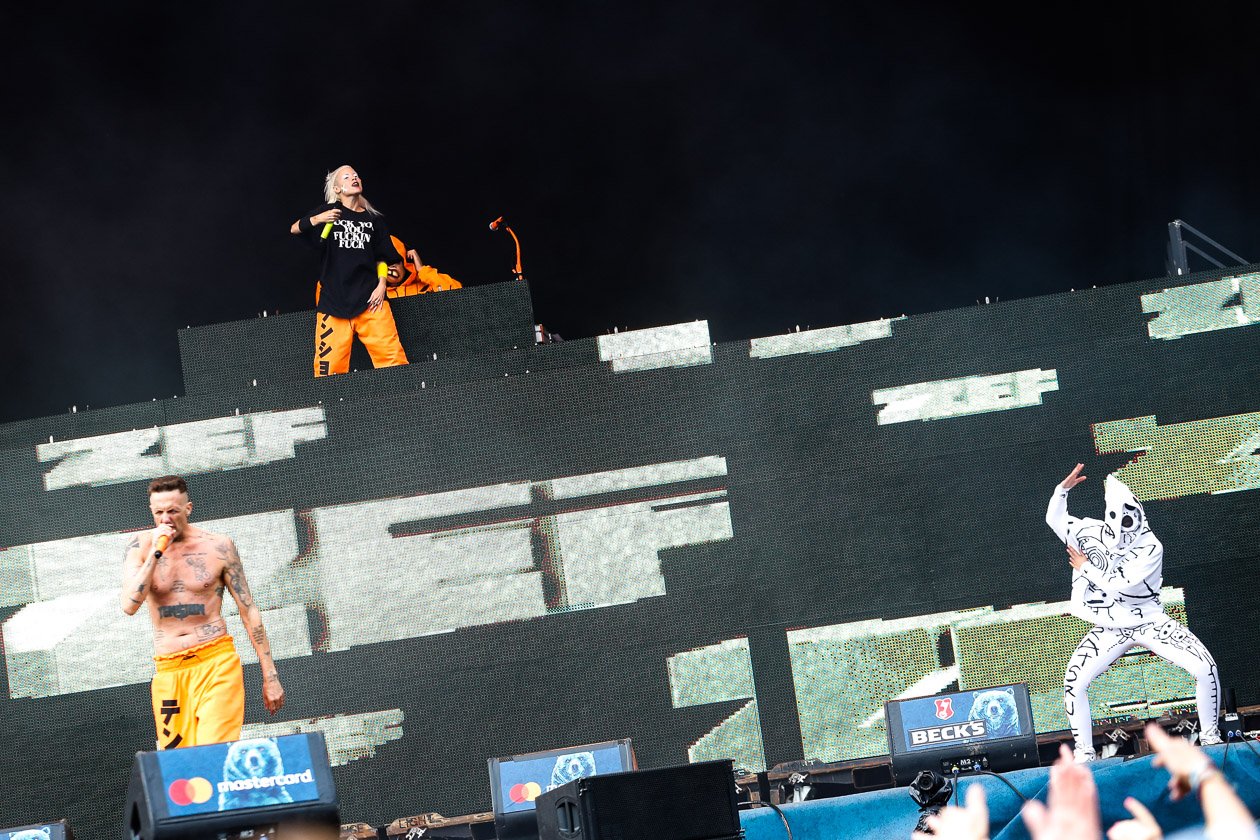 Die Südafrikaner rissen am letzten Festivaltag fast die Hauptbühne ab. – Die Antwoord.