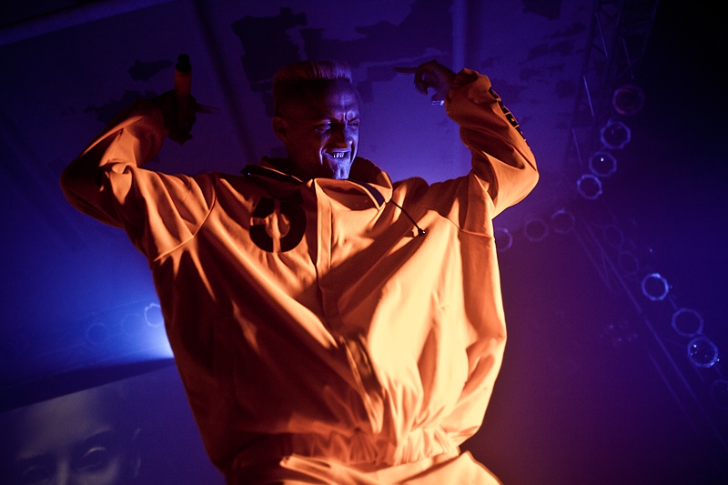 Schrille Ansage in der Essigfabrik. – Die Antwoord.
