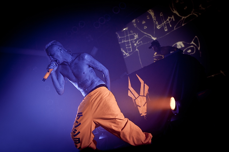 Schrille Ansage in der Essigfabrik. – Die Antwoord.