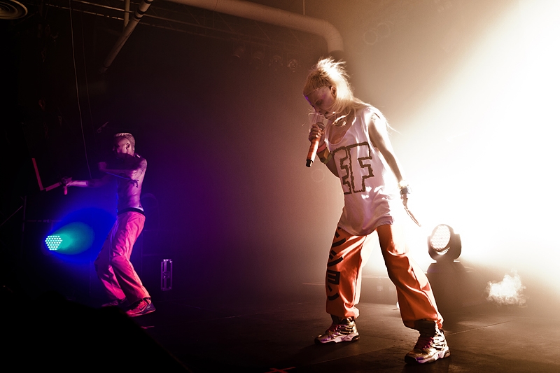 Schrille Ansage in der Essigfabrik. – Die Antwoord.