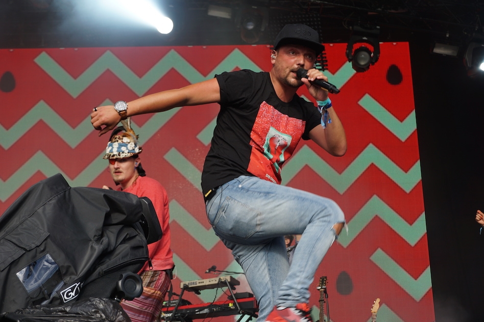 Die Orsons – Deutscher Rap aus dem Schwabenland. – Bartek mit vollem Körpereinsatz.