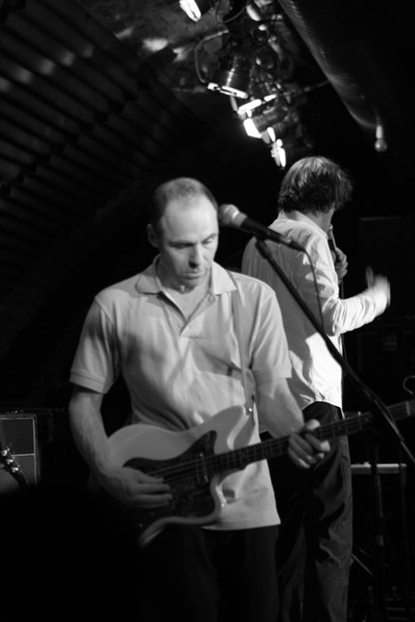 Die Sterne – Konzert im Jazzhaus am 19. April 2010 – Basser und Fronter im Einklang...