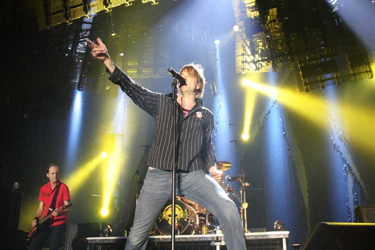 Die Toten Hosen – Potthässliche Location, gut aufgelegte Band. – ... bis euphorisch.