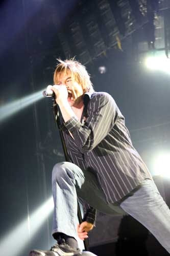 Die Toten Hosen – Potthässliche Location, gut aufgelegte Band. – ...die Fans waren zufrieden ...