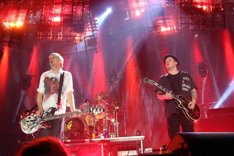Potthässliche Location, gut aufgelegte Band. – In der hässlichen Messehalle: Die Toten Hosen