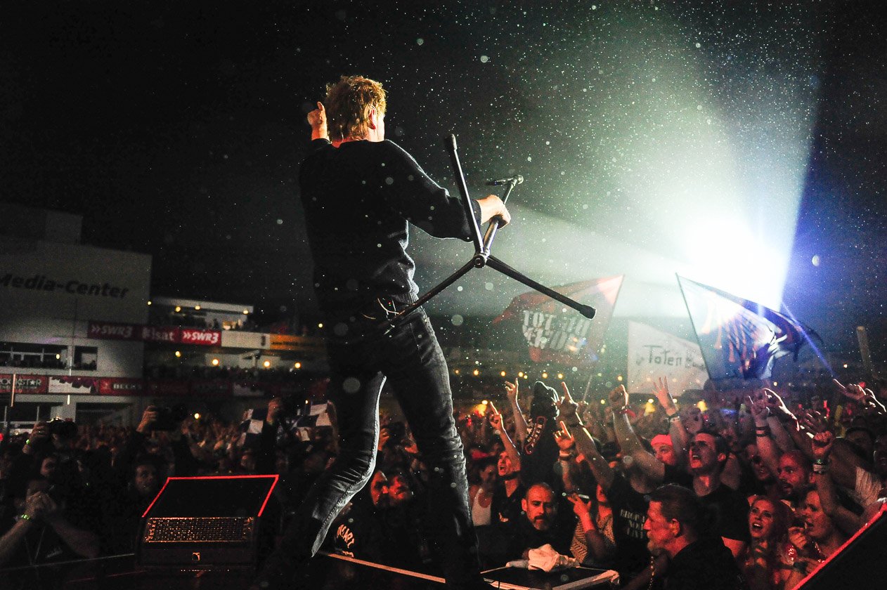Die Toten Hosen – Stinkefinger in Richtung Terror: Campino und Band. – Campino
