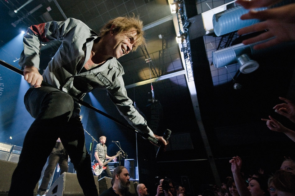 Die Toten Hosen – So intim rocken die Düsseldorfer selten. – Campino und Fans.