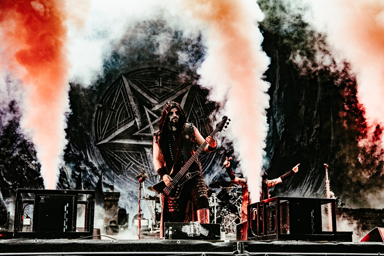 Die norwegischen Schwarzmetaller überbrachten symphonische Dunkelheit am Wacken-Freitag. – Dimmu Borgir.