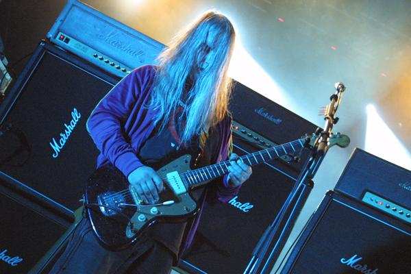 Dinosaur Jr. – Laut und heftig: Die Gitarrenwände des J. Mascis. – 