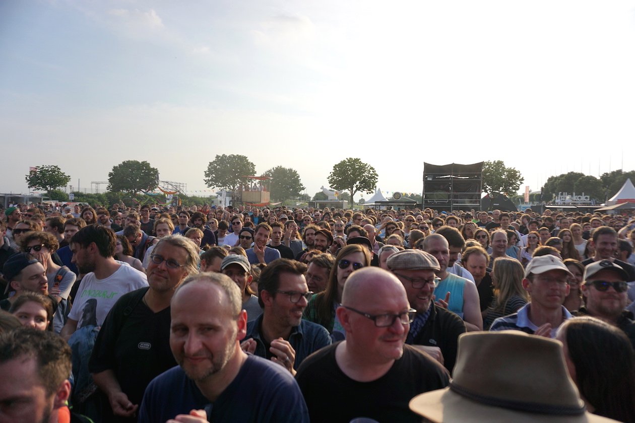 Dinosaur Jr. – Eine der Top-Bands am Festivalsonntag. – ... und im Publikum: der Die Nerven-Drummer.
