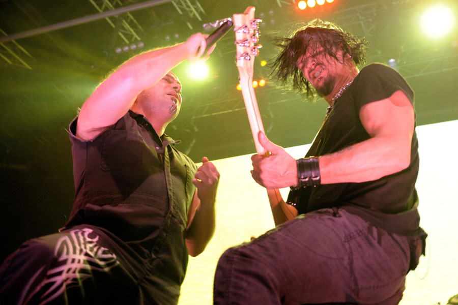 Disturbed – David Draiman lässt nichts anbrennen in der Düsseldorfer Philipshalle – David Draiman und Dan Donegan