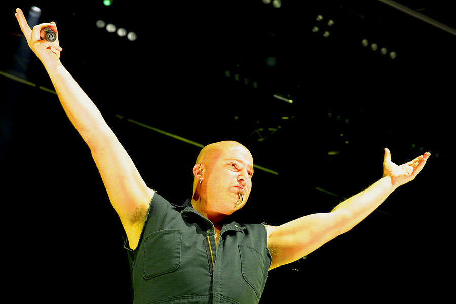 Disturbed – David Draiman lässt nichts anbrennen in der Düsseldorfer Philipshalle – Frontmann David Draiman