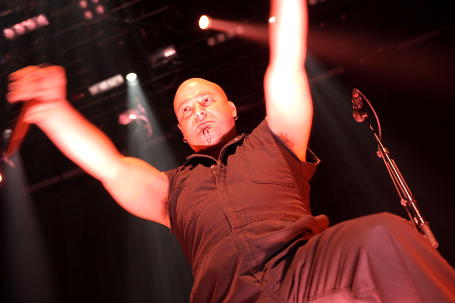 David Draiman lässt nichts anbrennen in der Düsseldorfer Philipshalle – Disturbed beim Taste Of  Chaos in Düsseldorf