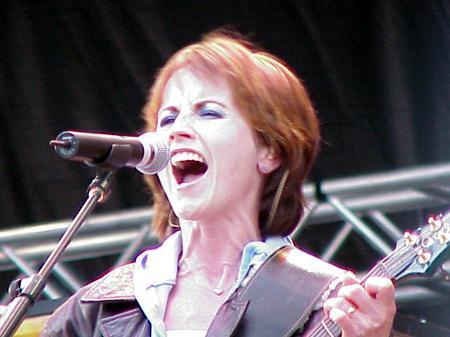 Dolores O'Riordan mit den Cranberries auf dem Hurricane 2000 – 