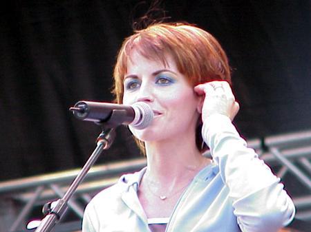 Dolores O'Riordan mit den Cranberries auf dem Hurricane 2000 – 