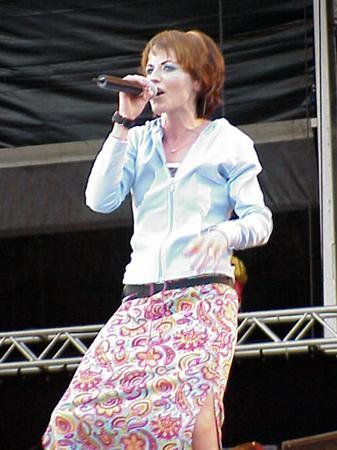 Dolores O'Riordan mit den Cranberries auf dem Hurricane 2000 – 
