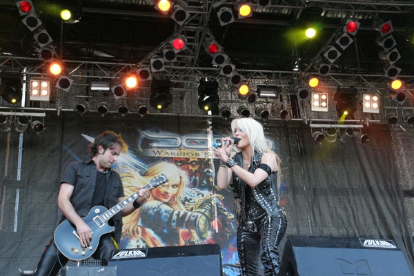 Doro – Die Metal-Queen hat auch in Dinkelsbühl ihre Fans. – 