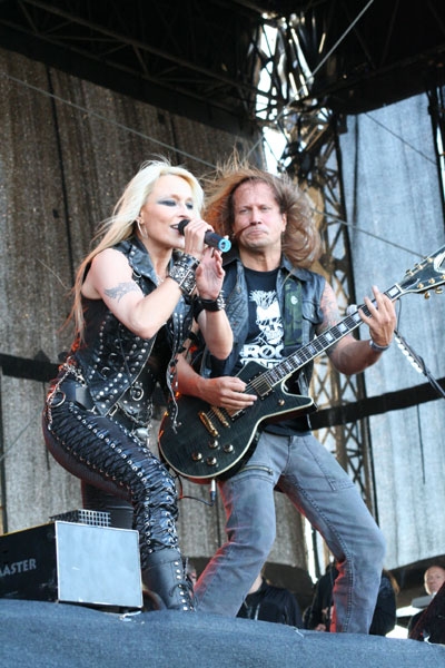 Doro – Die Metal-Queen hat auch in Dinkelsbühl ihre Fans. – 