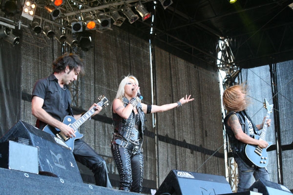 Doro – Die Metal-Queen hat auch in Dinkelsbühl ihre Fans. – 