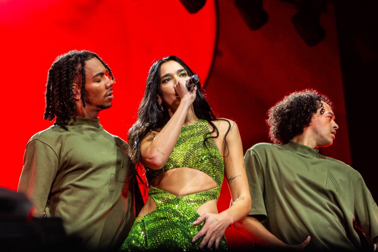 Dua Lipa kehrt als Headlinerin zum Roskilde Festival zurück. – Dua Lipa.