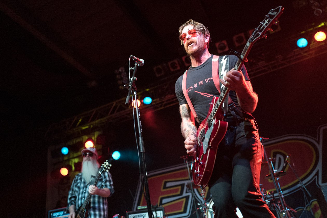 Jesse Hughes und Co.: super Stimmung und erhöhte Sicherheitsvorkehrungen. – Eagles Of Death Metal in Köln.