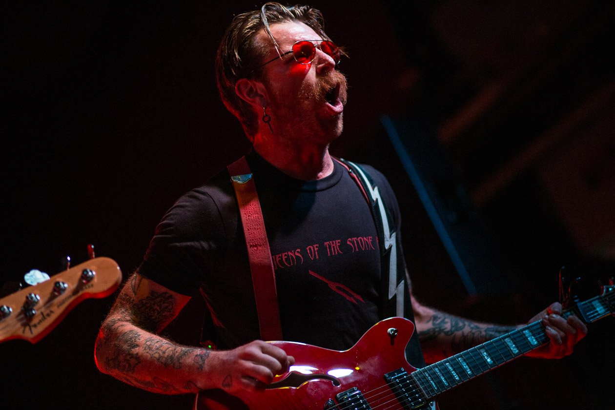 Eagles Of Death Metal – Jesse Hughes und Co.: super Stimmung und erhöhte Sicherheitsvorkehrungen. – Jesse in Köln.