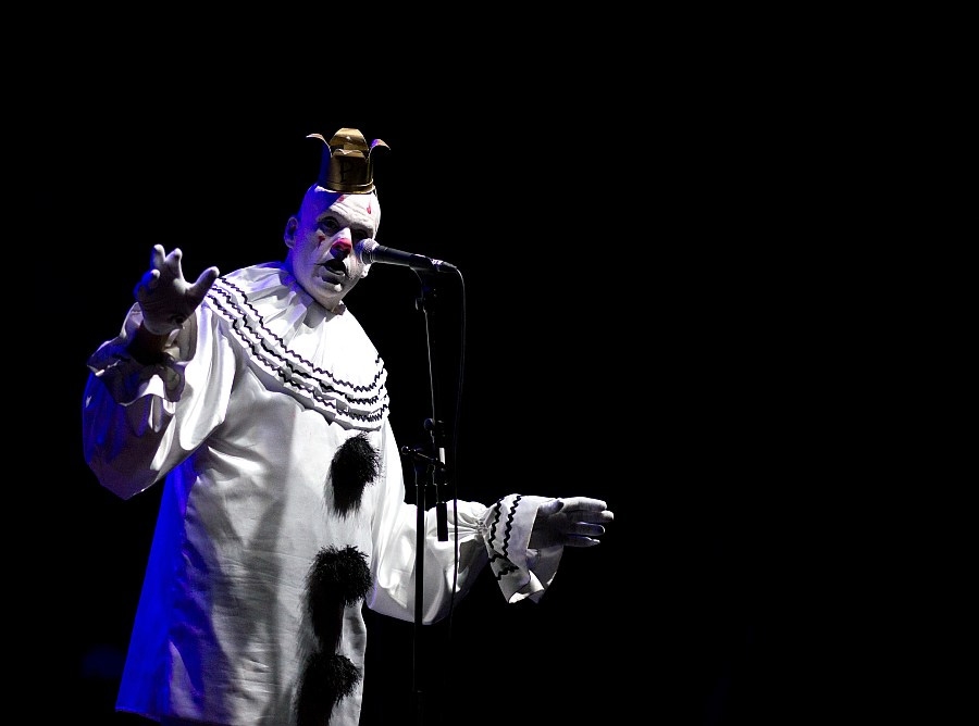 Eels – What da ... Pausenclowns gleich zu Beginn?