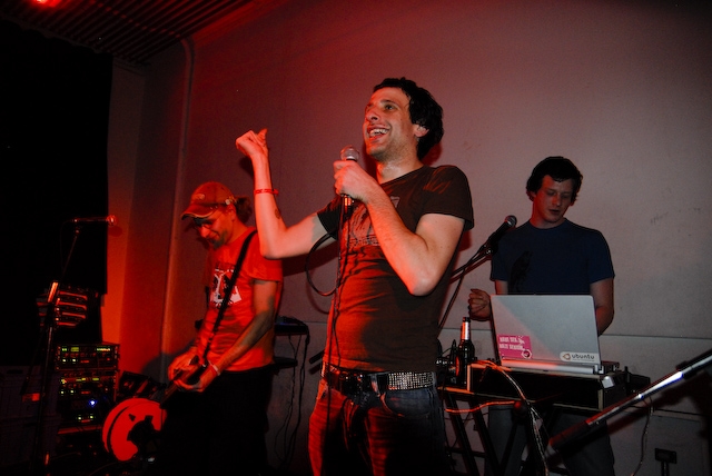 Egotronic – Raven gegen Deutschland in der Kantine. – 