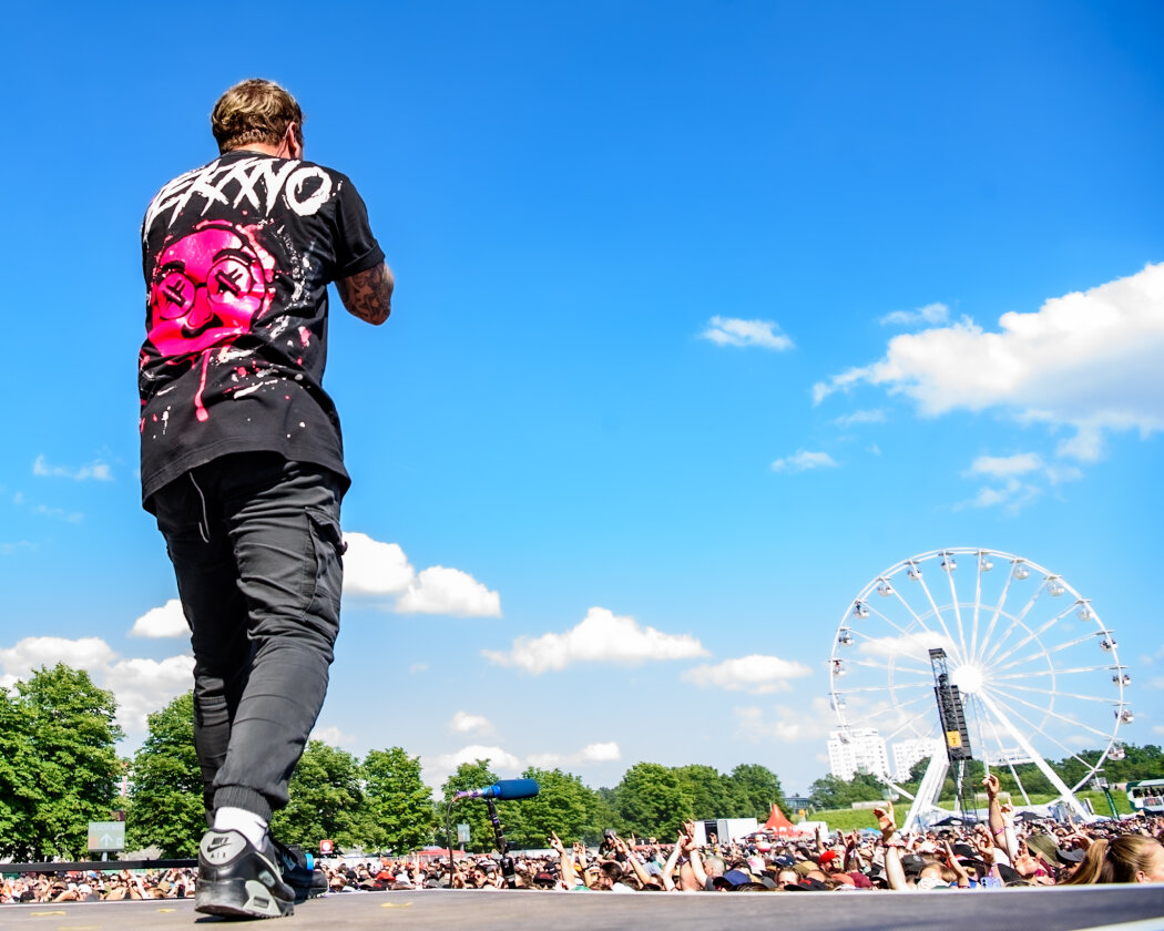Immer für einen Abriss gut: Wilde Party vor der Utopia Stage mit den Mannen aus Castrop-Rauxel. – Electric Callboy.